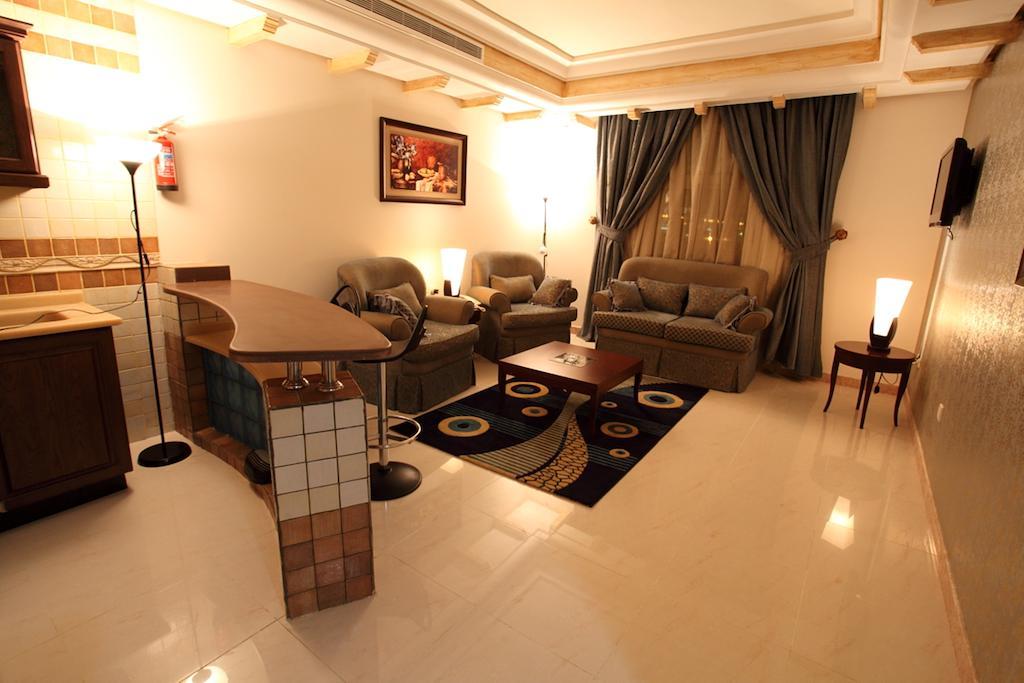 Lavande Suites Iambo Quarto foto